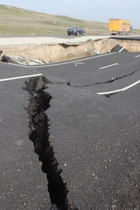 Cizre’de İpekyolu çöktü