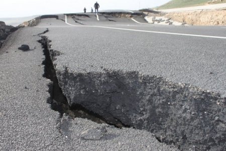Cizre’de İpekyolu çöktü