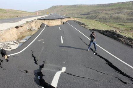 Cizre’de İpekyolu çöktü