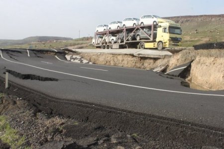 Cizre’de İpekyolu çöktü