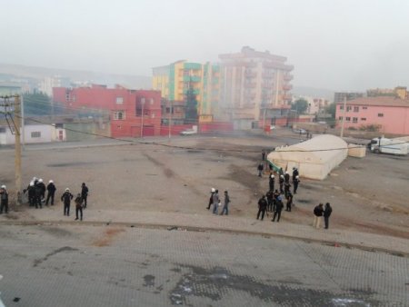 Cizre’de İzinsiz Gösteriye Polis Müdahale Etti (2)