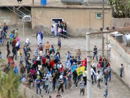Cizre’de izinsiz gösteriye polis müdahale etti