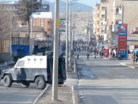 Cizre’de izinsiz gösteriye polis müdahale etti
