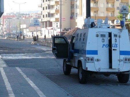 Cizre’de izinsiz olaylara polis müdahale etti