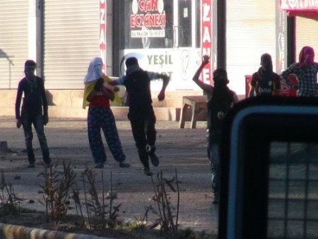 Cizre’de izinsiz olaylara polis müdahale etti