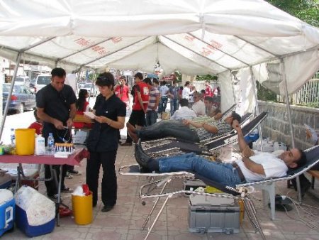 Cizre'de Kan Bağışı Çadırı Kuruldu