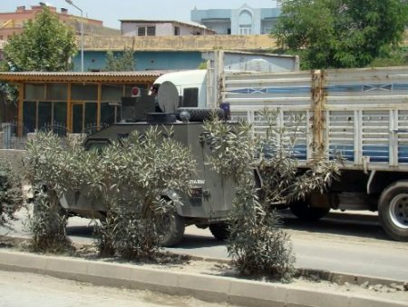 Cizre'de Kepenkler Kapatıldı, Bdp Bildiri Dağıttı