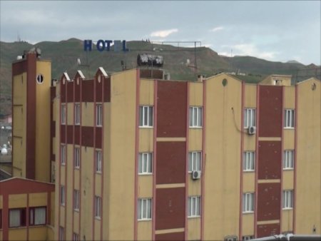Cizre’de otele yıldırım düştü (2)