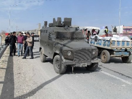 Cizre'de Polisten Halka Kürtçe Anonslu Uyarı