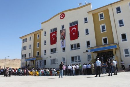 Cizre’de yeni açılan okula şehit polisin ismi verildi