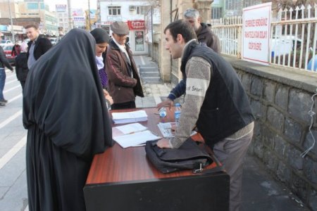 Cizre'de Yeni Anayasa İçin İmza Kampanyası Başlatıldı