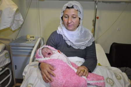 Cizre'de yeni yılın ilk bebeğine doktorun ismi verildi