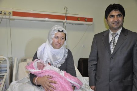 Cizre'de yeni yılın ilk bebeğine doktorun ismi verildi