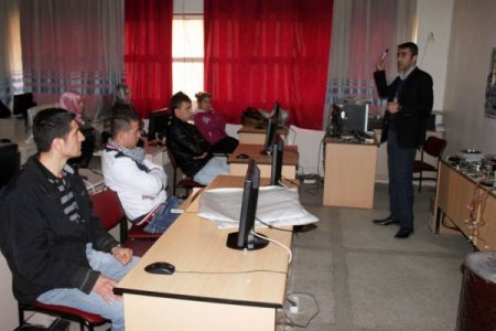 Cizreli Gençler Bilgisayar Tamiratını Öğreniyor