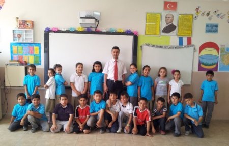 Cizreli Öğrenciler, “cennet Kokulu Çiçekler” Adlı Bir Şiir Kitabı Çıkarttı