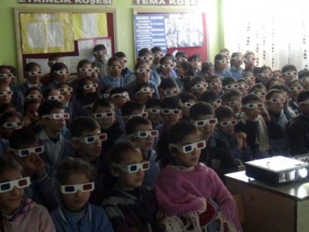 Cizreli öğrencilerin, 3 boyutlu sinema keyfi