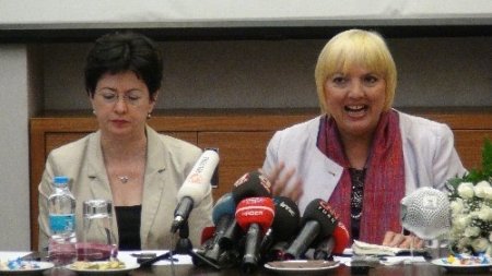 Claudia Roth: Eylemlere katılmak hakkım ve görevim