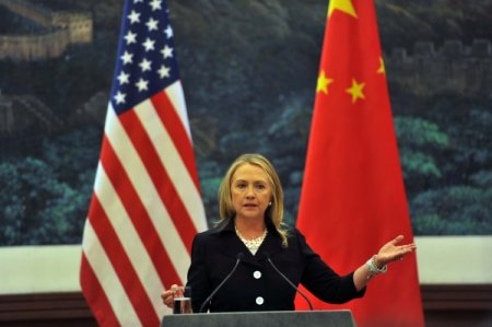Clinton’ın 24 saatlik kritik Çin ziyareti başladı