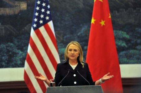 Clinton’ın 24 saatlik kritik Çin ziyareti başladı