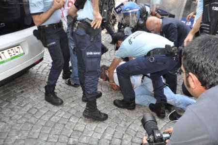 Clinton’ın Ofise Gelişi Sırasında Gerginlik