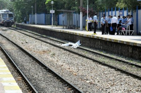 Çocuğunu Trene Bindirdi Kendisi Can Verdi