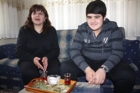 Çocuk hasretini koruyucu aile olarak dindirdi