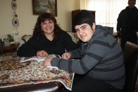 Çocuk hasretini koruyucu aile olarak dindirdi