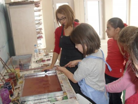 Çocuk Kulübü üyeleri ebru yapmayı öğrendi