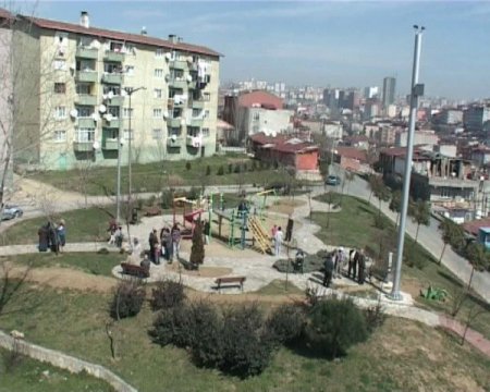 Çocuk Parkında Mobese Görünümlü Baz İstasyonu