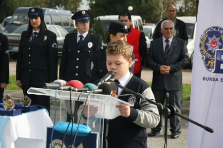 Çocuk Polisinin Topladığı 5 Tır Yardım Malzemesi Pakistan'a Uğurlandı