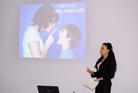 Çocuk sevgiyi çevreden değil aileden almalı