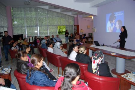 Çocuk sevgiyi çevreden değil aileden almalı