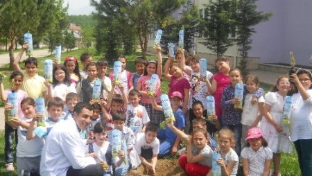 Çocuk ve Kültür Dergisi Gonca'dan herkese çam fidanı