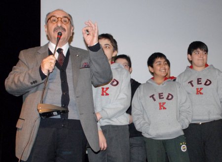 'Çocuklar, şövalye olup Turgut Reisi öldürüyor ve oyunu kazanıyor'