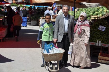 Çocuklar, Tatilde Yük Taşıyarak Harçlık Çıkarıyor