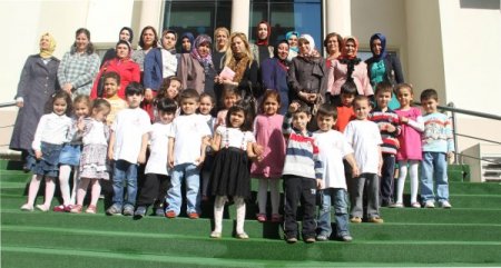 Çocuklar anneleri ile kahvaltıda buluştu