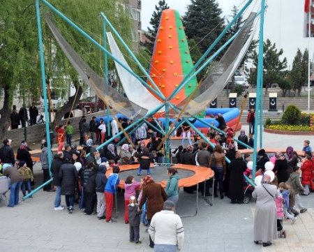 Çocuklar festivalde hem yarıştı hem de eğlendi