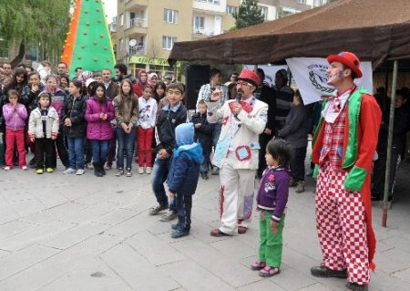 Çocuklar festivalde hem yarıştı hem de eğlendi