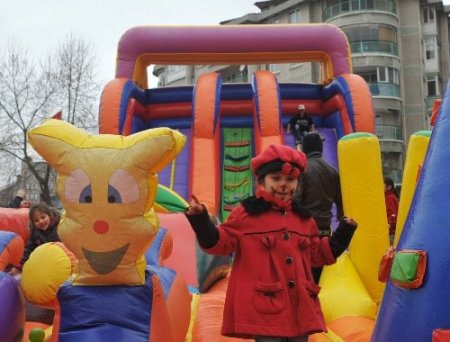 Çocuklar festivalde hem yarıştı hem de eğlendi