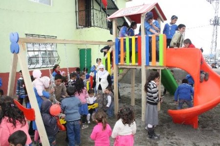 Çocuklar gülsün diye 14'üncü okulu Kars'ta açtı