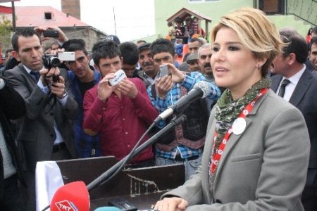 Çocuklar gülsün diye 14'üncü okulu Kars'ta açtı