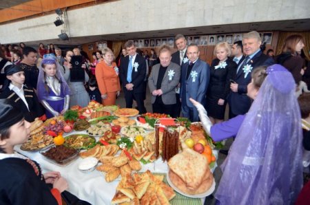 Çocuklar Kırım’dan dünyaya birlik mesajı gönderdi