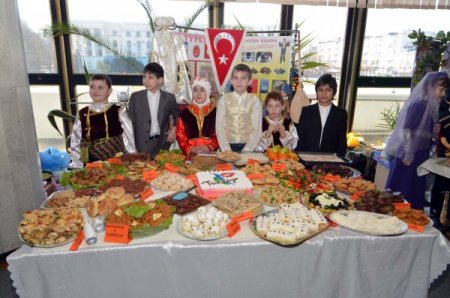 Çocuklar Kırım’dan dünyaya birlik mesajı gönderdi