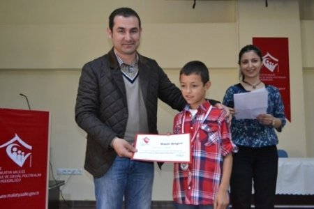 Çocuklar satrançta stratejilerini yarıştırdı