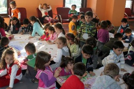 Çocuklar Tiyatroyla Buluşuyor