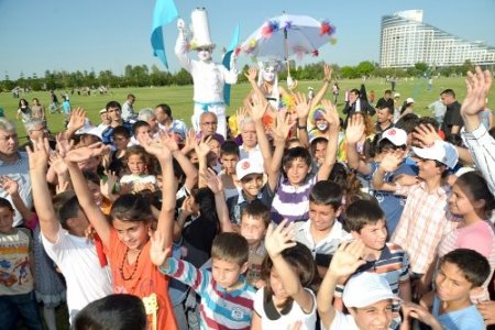 Çocuklar uçurtma şenliğinde eğlendi