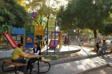 Çocuklar zarar görmesin diye demir oyun grupları plastikle değiştiriliyor