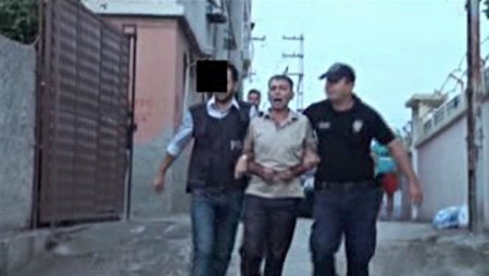 Çocuklara eylem yaptırıp sokakta esrar satmışlar!