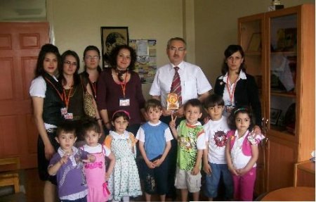Çocuklara Okul Öncesi Eğitim Veriliyor