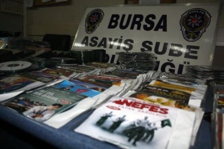 Çocuklara Porno Cd Sattıran İki Kişi Yakalandı
